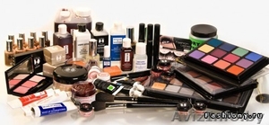 Декоративная косметика и парфюмерия оптом.