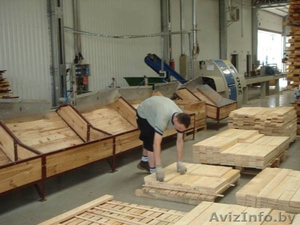 Работник пилорамно-столярного цеха.